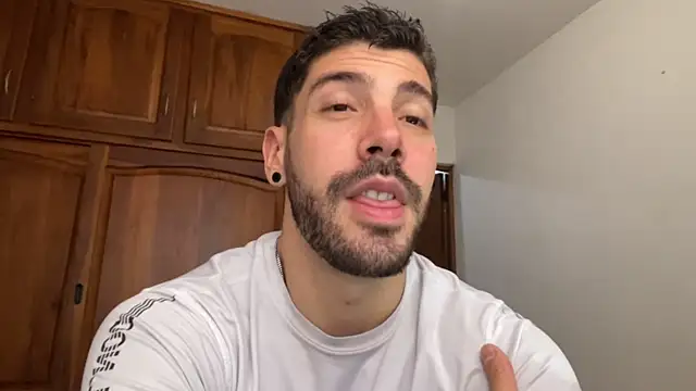 Chat XXX ao vivo de Guyinthemountain