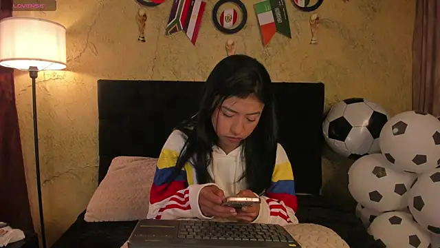 Tiffany_Nm Chat XXX in diretta