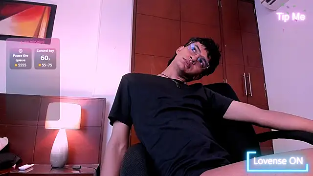Živý XXX chat SahirCharm