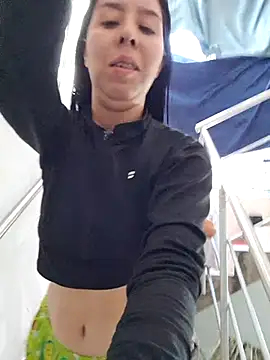 HOTANDSKINNY's Live XXX Chat
