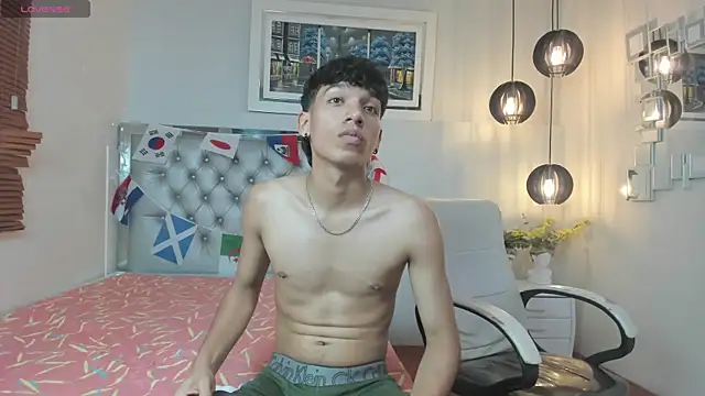 Chat +18 de Jake_Falcon ao vivo