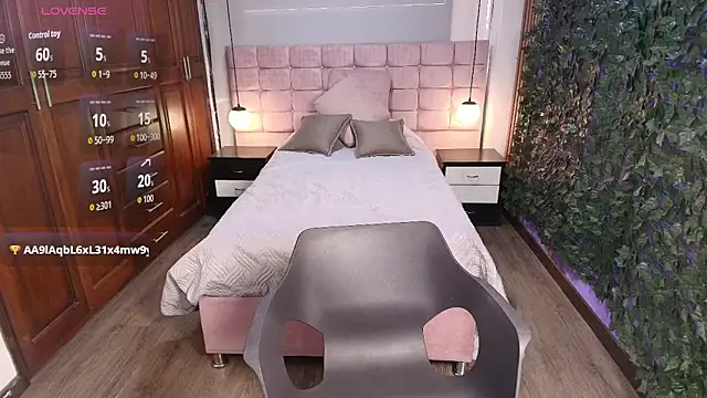 MoriahStorm লাইভ XXX চ্যাট