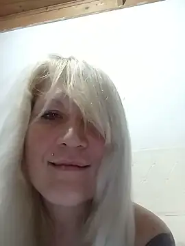 Show modela WorryingFaille na web-kameri