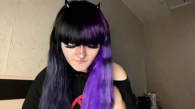 HolyCute's Live XXX Chat