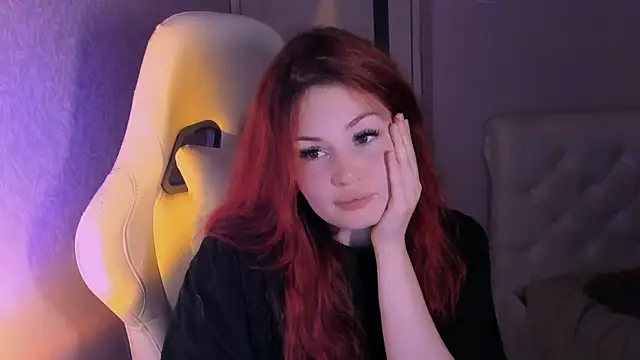 دردشة CrazyNextDoorGirl الجنسية المباشرة