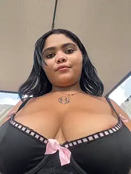 HoneyBunXXX Chat XXX in diretta