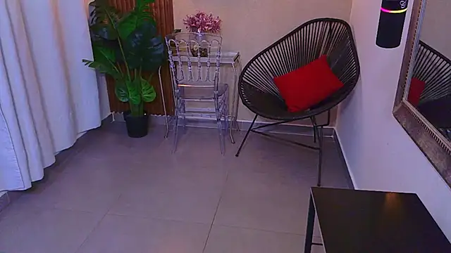 Kenya--Buhle Adlı Modelin Canlı XXX Sohbeti
