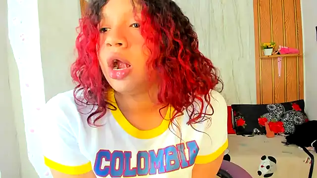 Emily_Coper18のライブXXXチャット