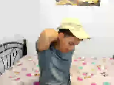 urfucker_vinz Chat XXX live