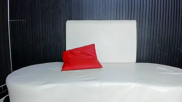 TheLatinHouseVIP élő XXX-chatje
