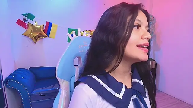 Maddie_T18's Live XXX Chat