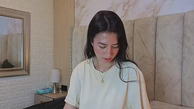 Alahia_Bloom's Live XXX Chat