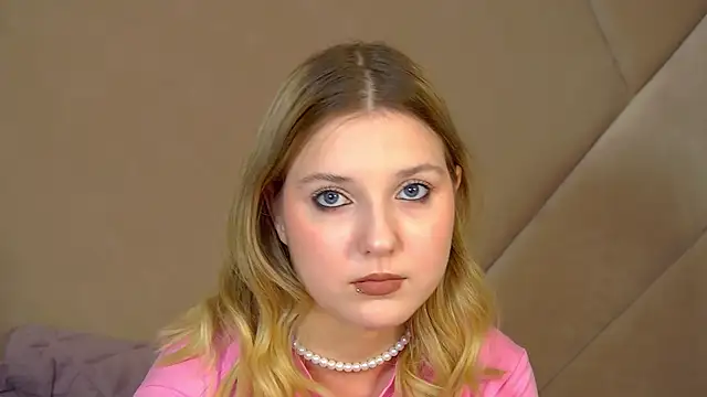 TinnaBurton Chat XXX in diretta