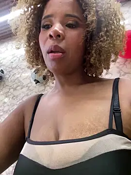 Chat +18 de MiaCurly ao vivo