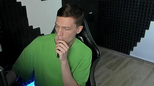 XXX chat uživo modela More_than_friend