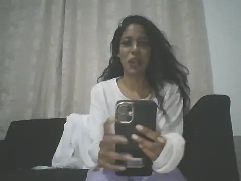 Indian_babydoll69 লাইভ XXX চ্যাট