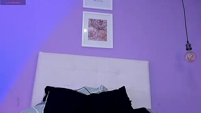 Charlotte11-11's Live XXX Chat