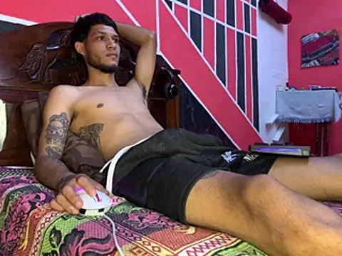 צ'אט XXX בשידור חי של tanned_boy