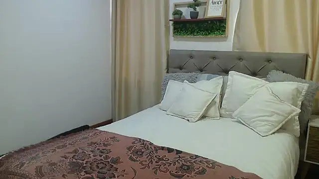 XXX chat uživo modela sasi_luna