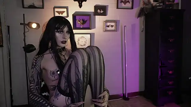 insania_9999_ Live XXX-Chat