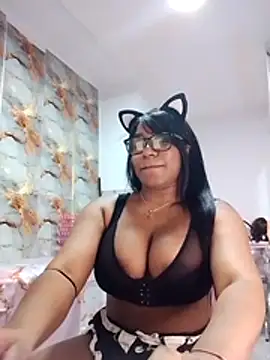zafiro_ebano Adlı Modelin Canlı XXX Sohbeti