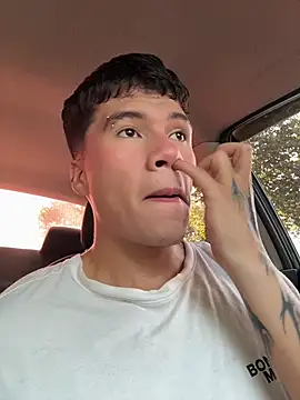 Czat XXX na żywo – Logan_smith1