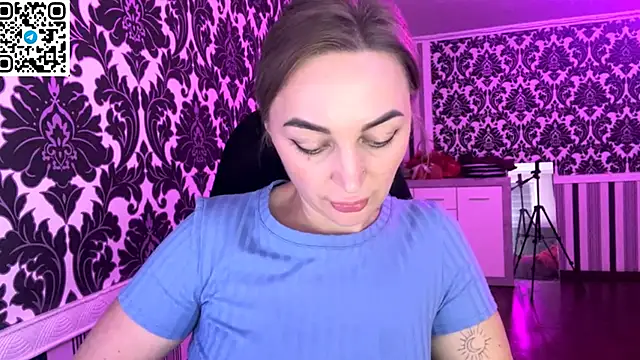 Vellora_'s Live XXX Chat