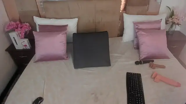 LizBrook live XXX chat