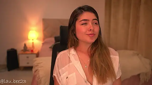 Chat XXX en directo de Lau_Bee