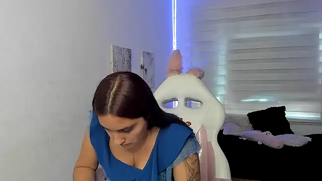 Caroline_rodriguez9's Live XXX Chat