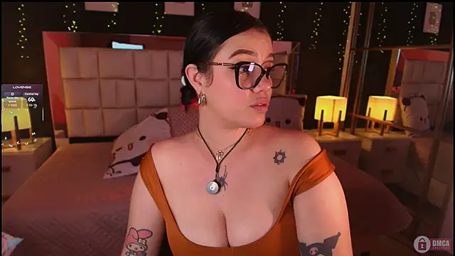 emmy_wattsoon's Live XXX Chat