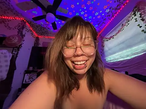 Živý XXX chat moan4mona
