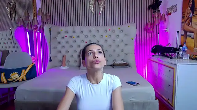 PlayfulShow's Live XXX Chat