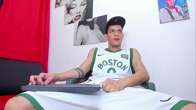 big_hot_boy_ Webcam-Show