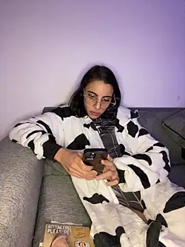 Chat +18 de Poison_Ivy_29 ao vivo