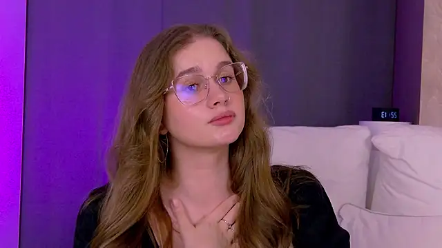 Онлайн чат XXX EllieHayes