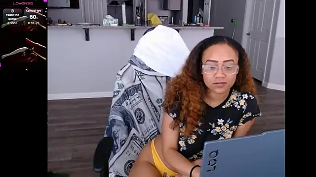 ReeseZen Chat XXX in diretta