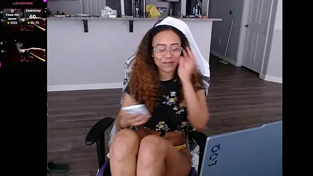 ReeseZen's Live XXX Chat