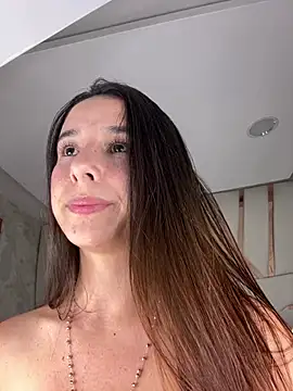 Elaarajimn Live XXX chat
