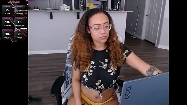 צ'אט XXX בשידור חי של ReeseZen