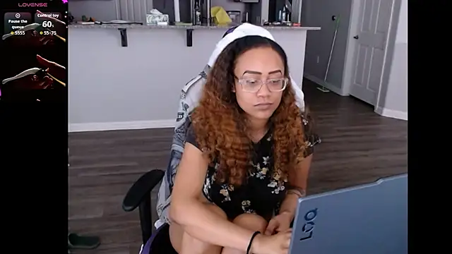 ReeseZen's Live XXX Chat