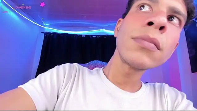 Ethan_Boyy élő XXX-chatje