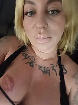 MiaMooly's Live XXX Chat