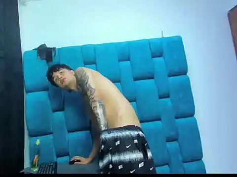 Czat XXX na żywo – boytatto_22cm