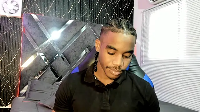 axel_silva4 Adlı Modelin Canlı XXX Sohbeti