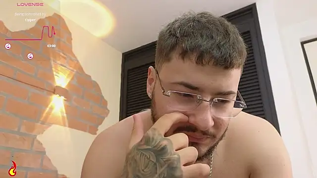 Brandon_01 live XXX chat