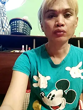 QueenSoreal élő XXX-chatje