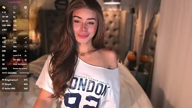 צ'אט XXX בשידור חי של ParisianDoll