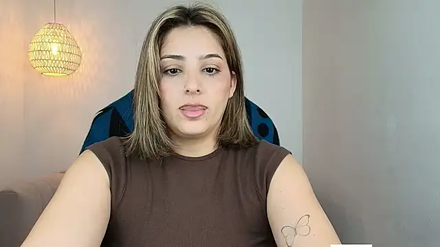 YummyAnna_ Adlı Modelin Canlı XXX Sohbeti