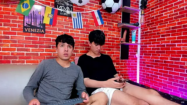 Chat +18 de Hoot_boyss_ ao vivo